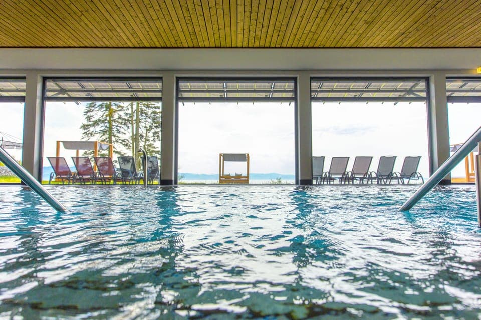 Indoor pool, sun loungers