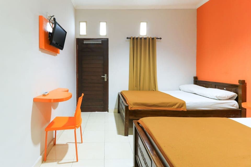 Standard Twin Room | Desk, free WiFi, bed sheets