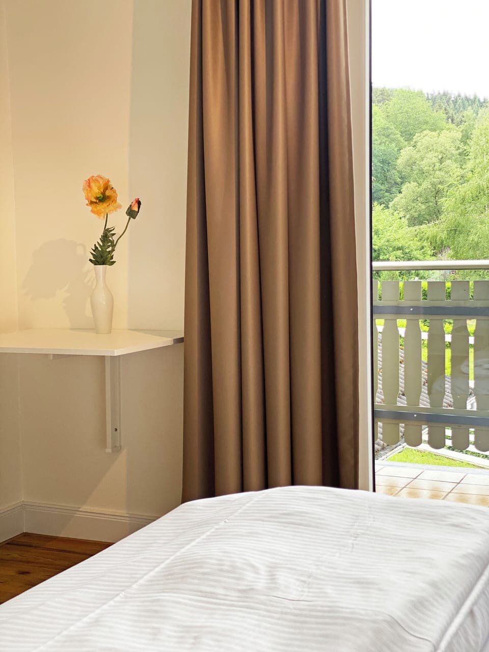 Double Room, 1 Queen Bed, Non Smoking, Garden View | In-room safe, desk, soundproofing, iron/ironing board