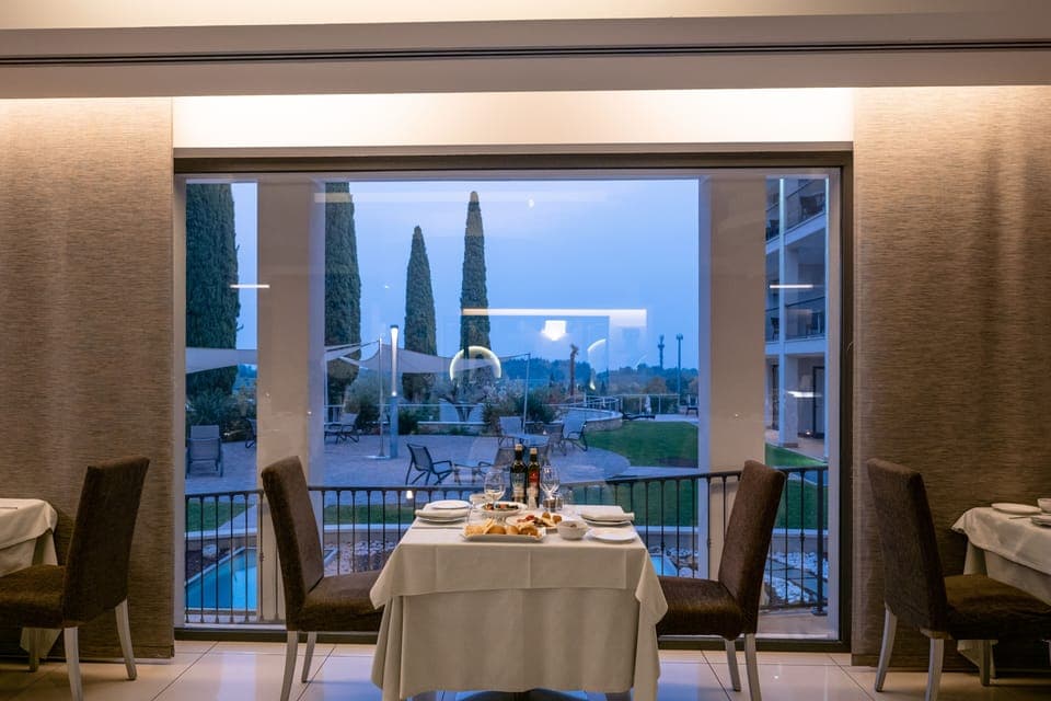 2 restaurants, breakfast, lunch, dinner served; Regional cuisine