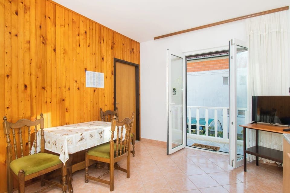 Apartment (A1) | Television