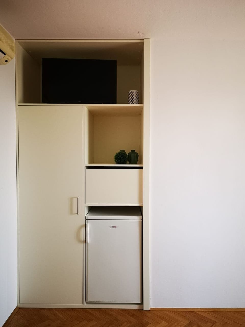 Deluxe Double Room, Balcony, Sea View | Mini-refrigerator