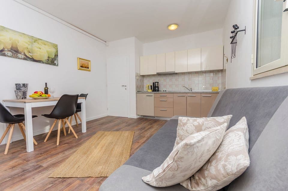 Private kitchen | Fridge, stovetop, espresso maker, electric kettle
