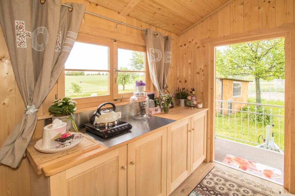 Mobile Home (Schäferwagen-Häusle (4 bunk beds)) | Blackout drapes, free cribs/infant beds, free WiFi, bed sheets