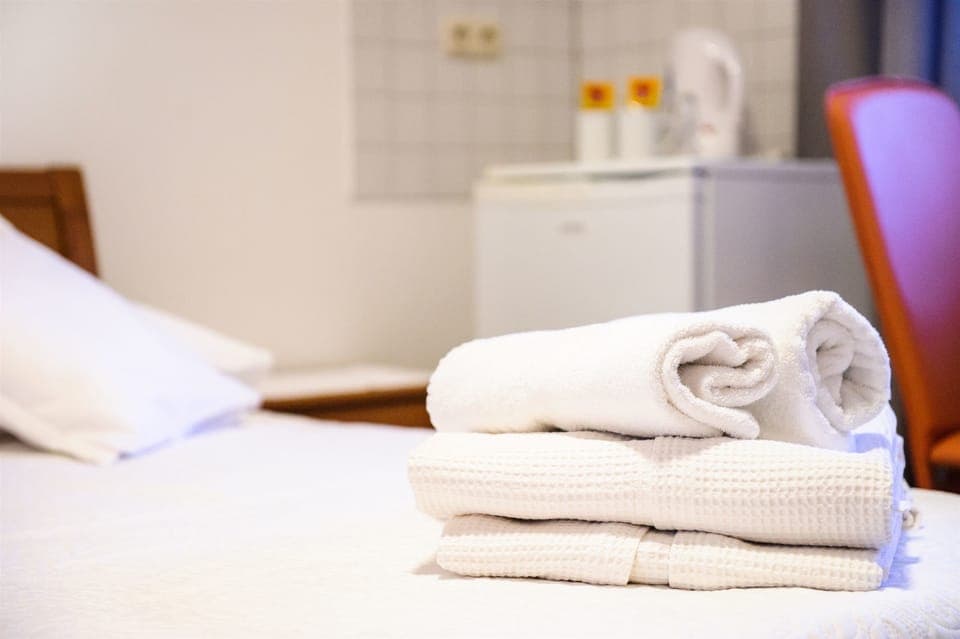 Room (S3) | In-room safe, free WiFi