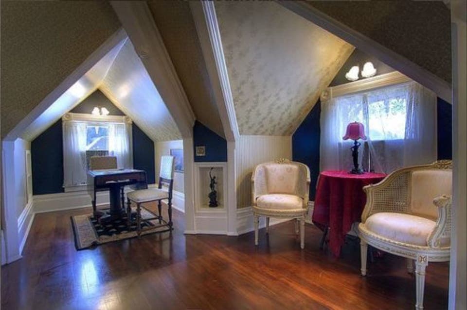 Egyptian cotton sheets, individually decorated, individually furnished