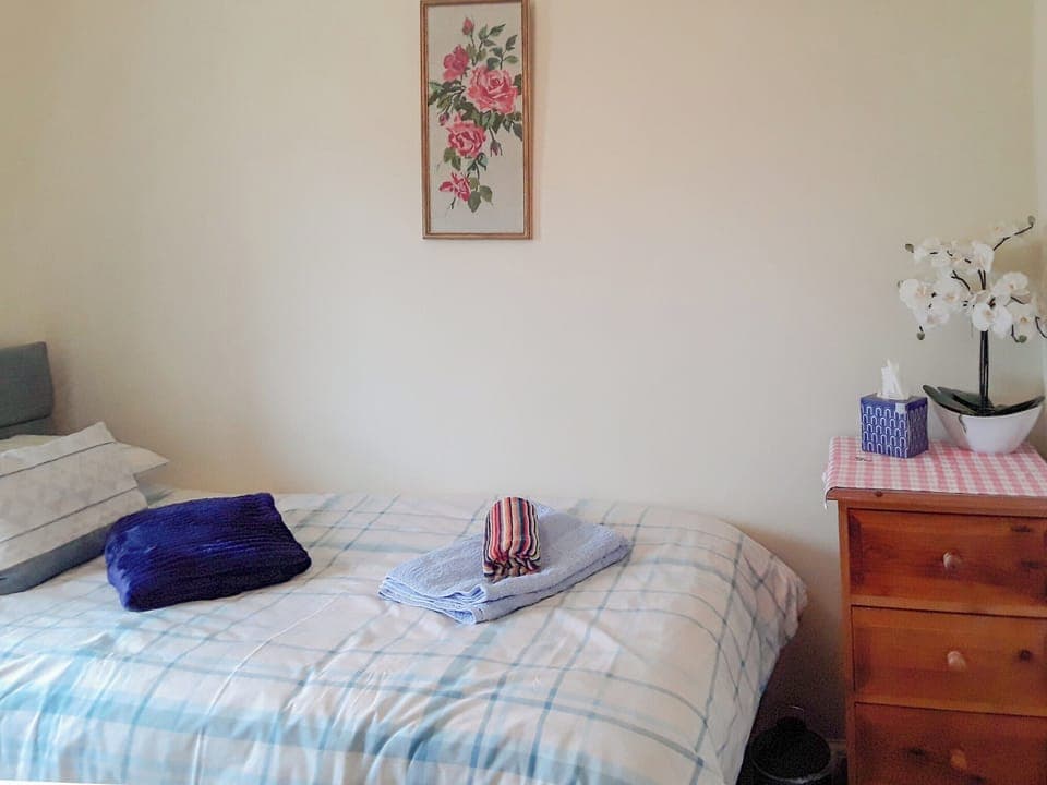 Twin bedroom | Shirley&rsquo;s Cottage, Middlezoy, near Bridgwater