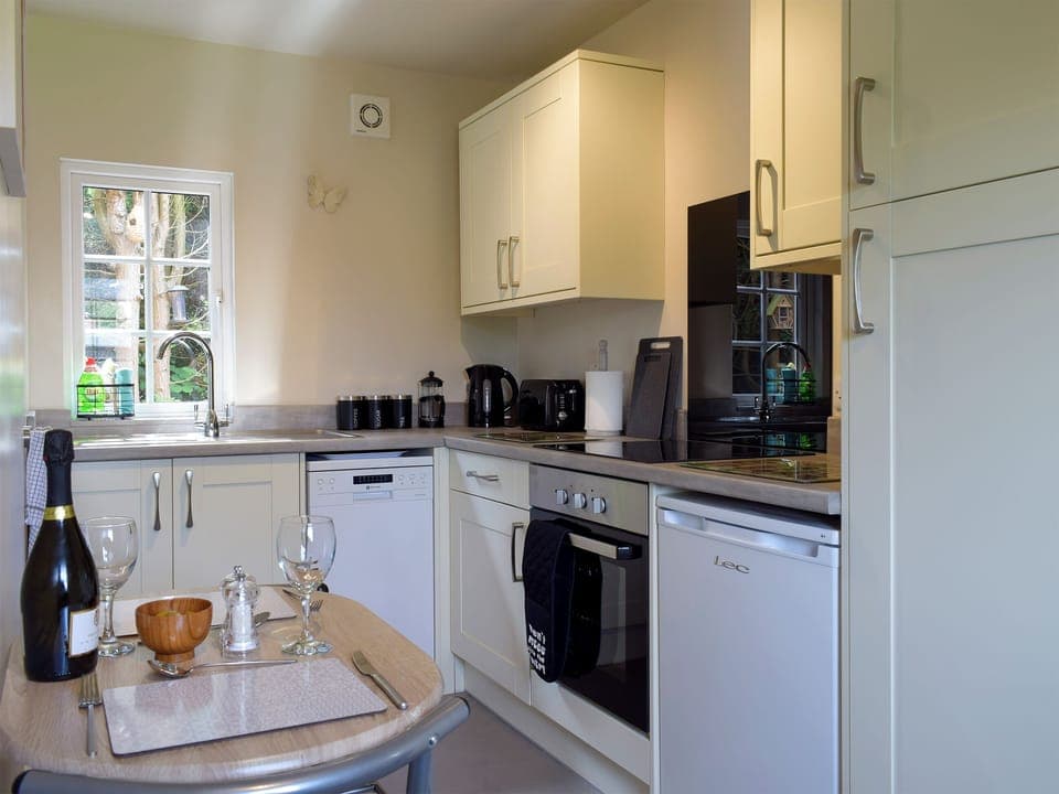 Kitchen and dining area | Walkers Lodge, Dormington, near Hereford