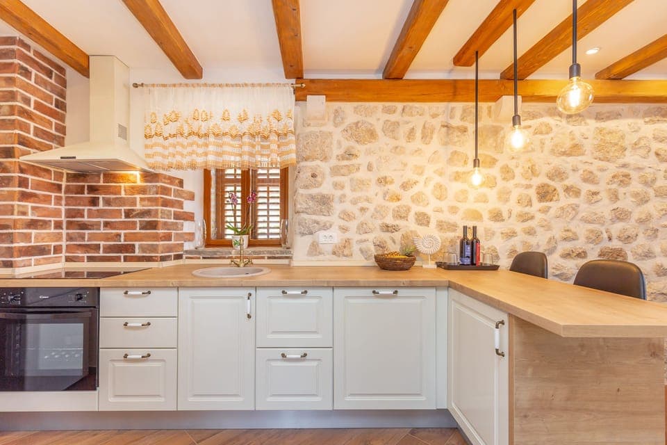 Traditional House (2 Bedrooms) | Private kitchen | Full-size fridge, microwave, oven, stovetop