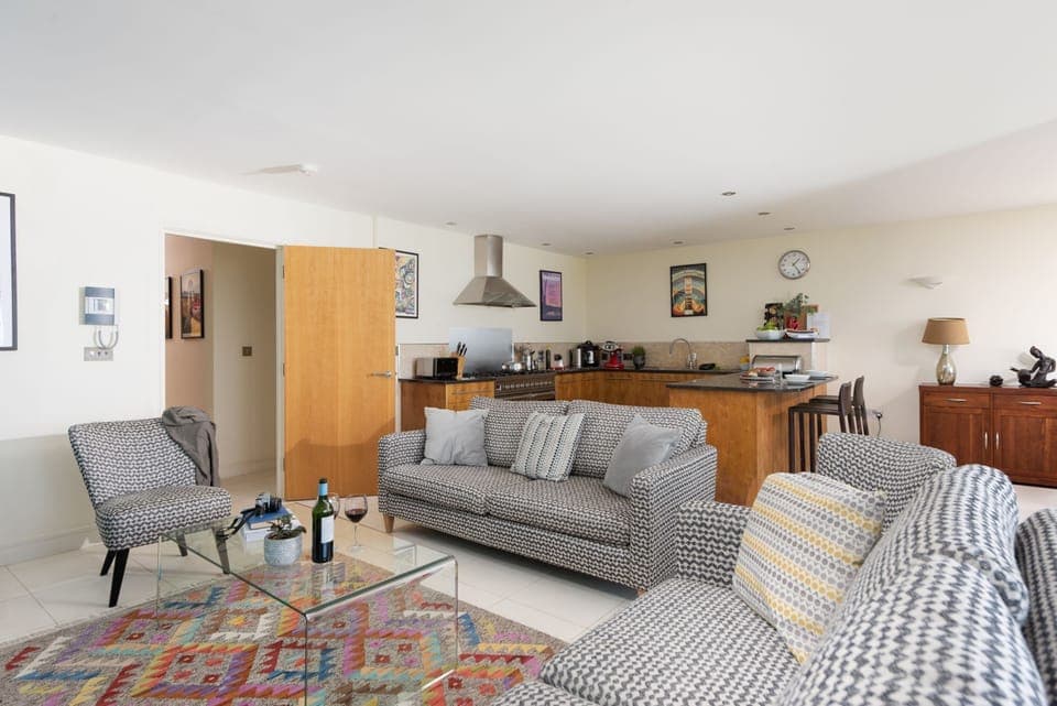 Comfortable seating in living area - 5 The Vista