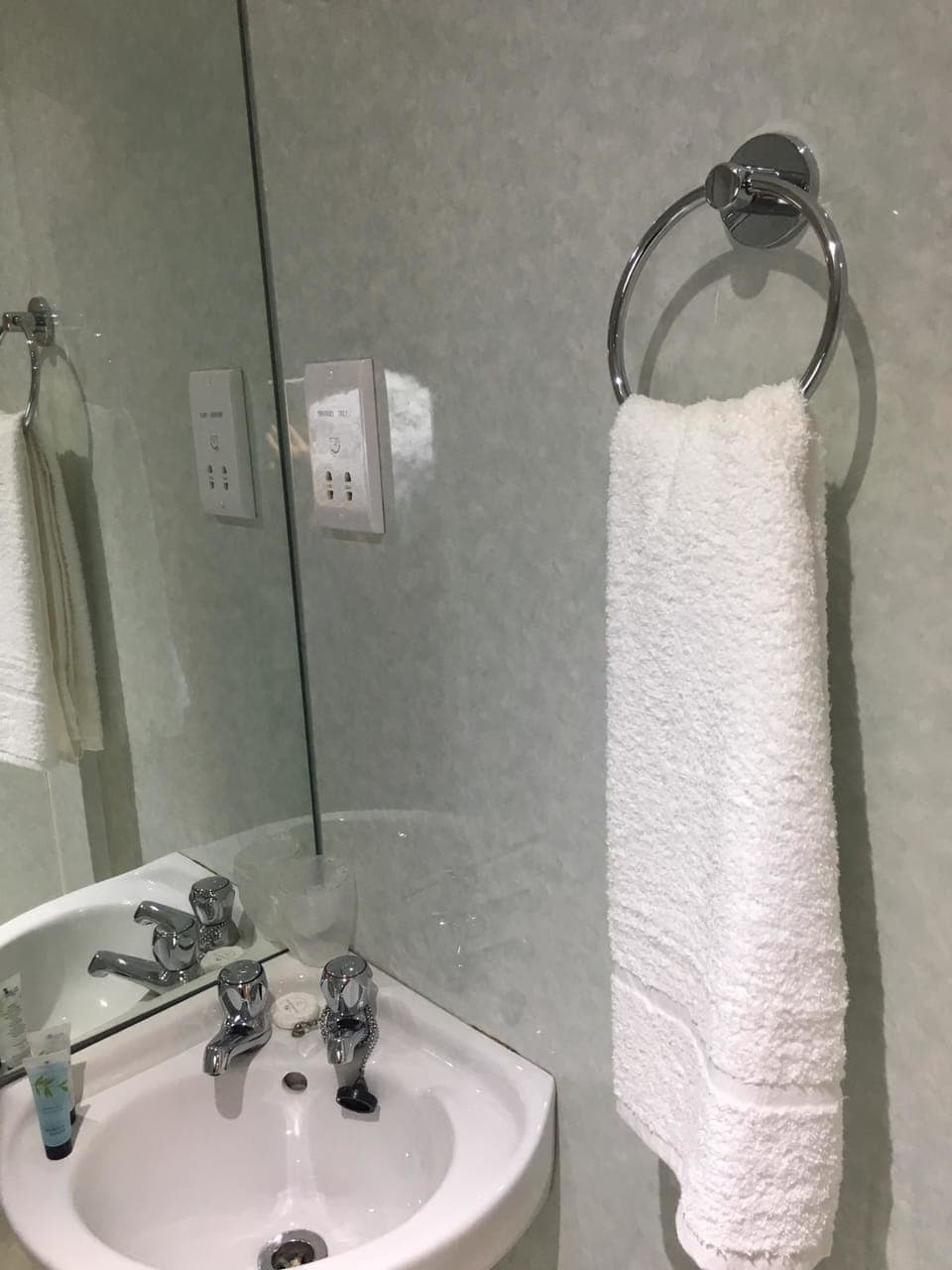 Standard Single Room | Bathroom | Shower, towels, soap, shampoo