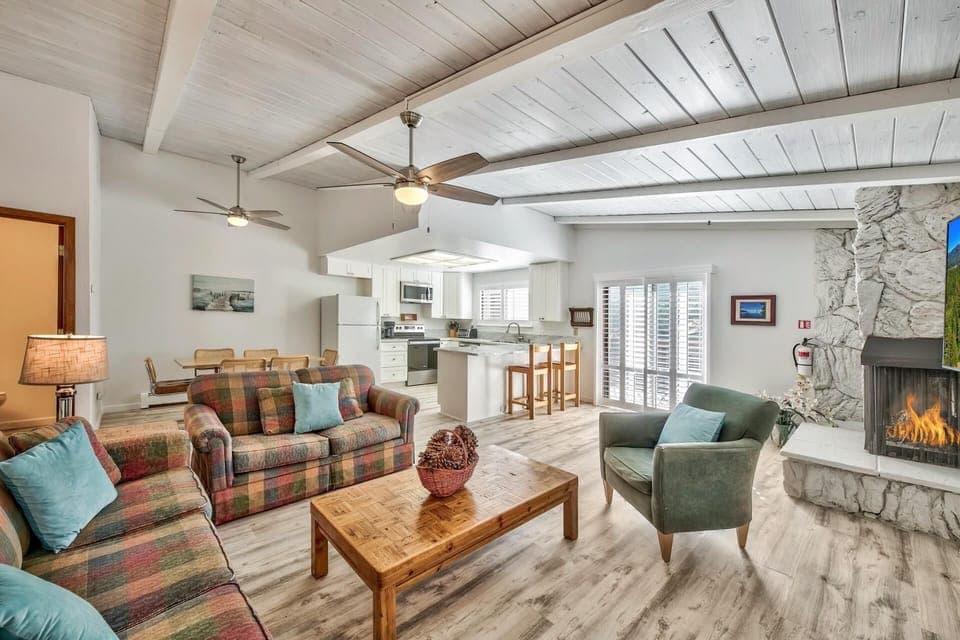 Open plan living, dining and kitchen area. Bright and welcoming!