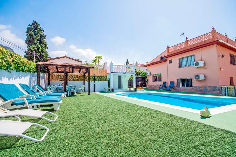 Holiday villa in Alhaurín de la Torre with pool