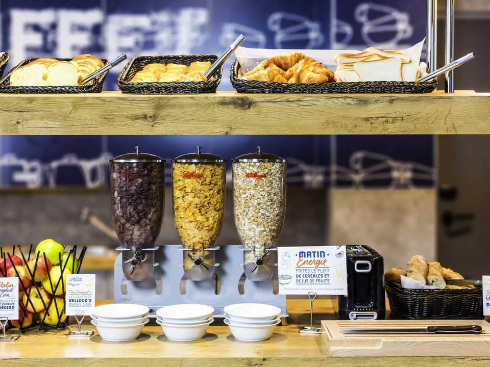 Daily buffet breakfast (EUR 8.9 per person)