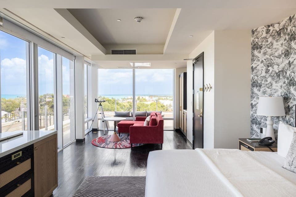 Penthouse, 1 King Bed, Corner (View) | Premium bedding, pillowtop beds, minibar, in-room safe