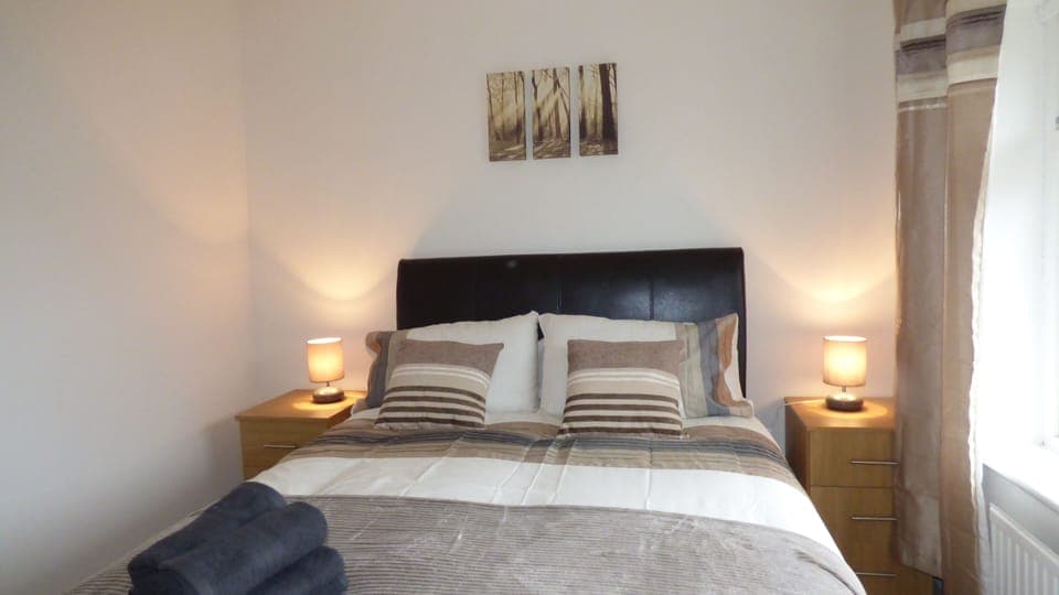 5 bedrooms, iron/ironing board, free WiFi, bed sheets