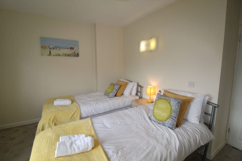 House, 3 Bedrooms (Sleeps 8) | Iron/ironing board, free WiFi, bed sheets