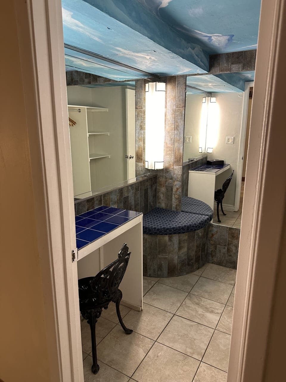 Studio Suite, 1 King Bed, Non Smoking | Bathroom | Combined shower/tub, free toiletries, hair dryer, towels