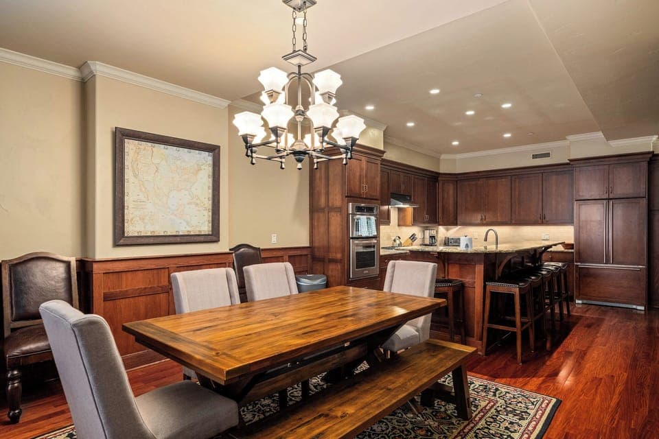 Seamless transition between the kitchen and dining area