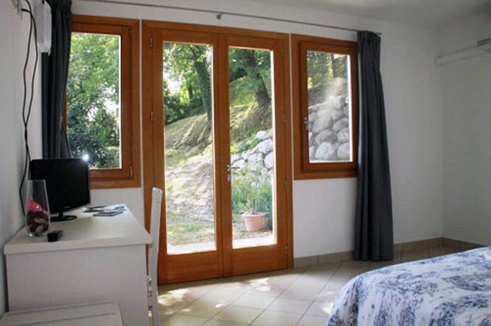 Superior Double or Twin Room | Desk, cribs/infant beds, rollaway beds, free WiFi