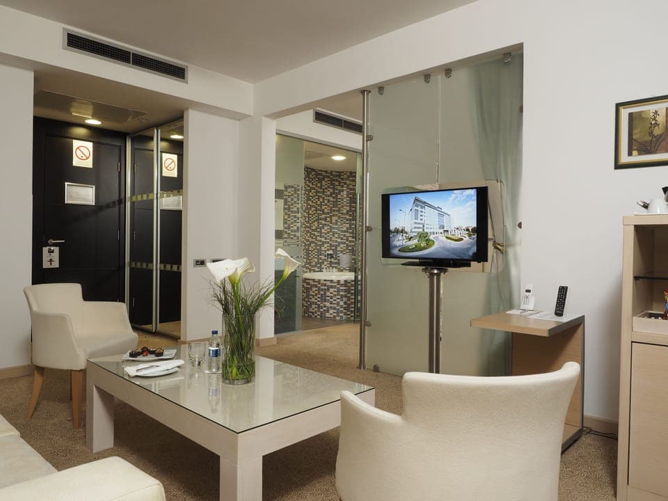 Minibar, in-room safe, desk, blackout drapes