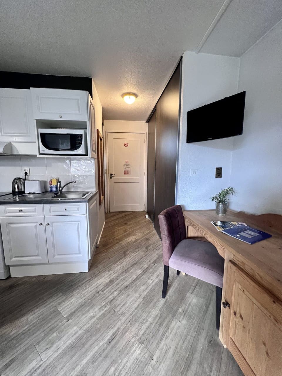 Superior Apartment, 1 Bedroom, Kitchenette | Living area | Table tennis, books