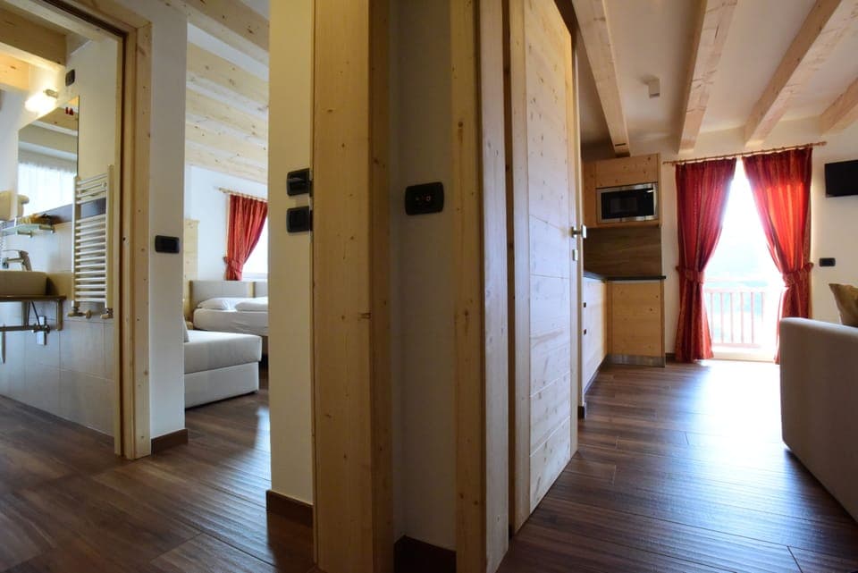 Superior Apartment, 1 Bedroom, Balcony, Valley View | Living room