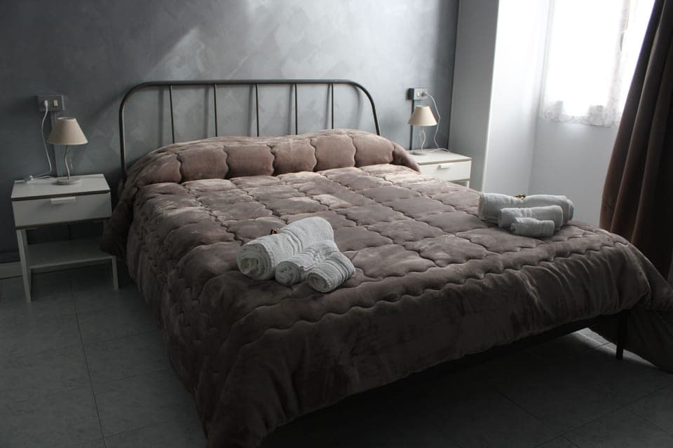 Comfort Double Room, 1 Bedroom, Private Bathroom, City View | Minibar, desk, blackout drapes, soundproofing