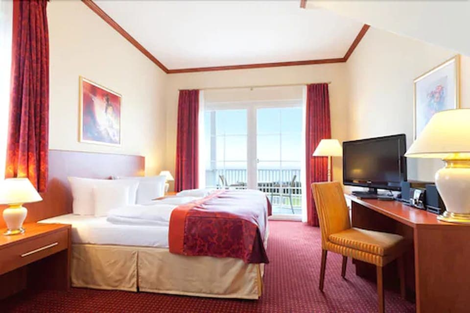 In-room safe, desk, blackout drapes, free WiFi