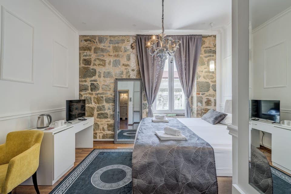 Deluxe Room, City View (Room3) | Egyptian cotton sheets, premium bedding, down comforters