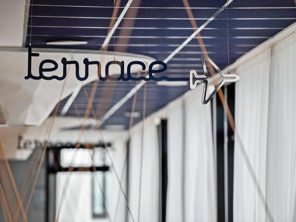 Daily continental breakfast (EUR 13 per person)