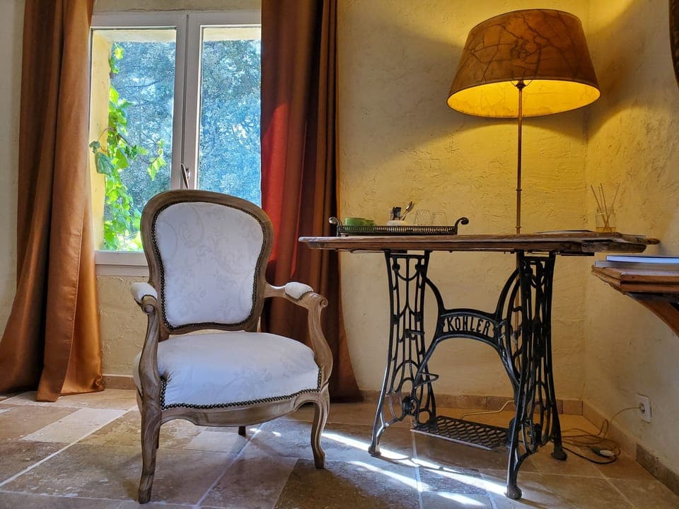 Double Room (Chambre des pierres) | Individually decorated, individually furnished, laptop workspace
