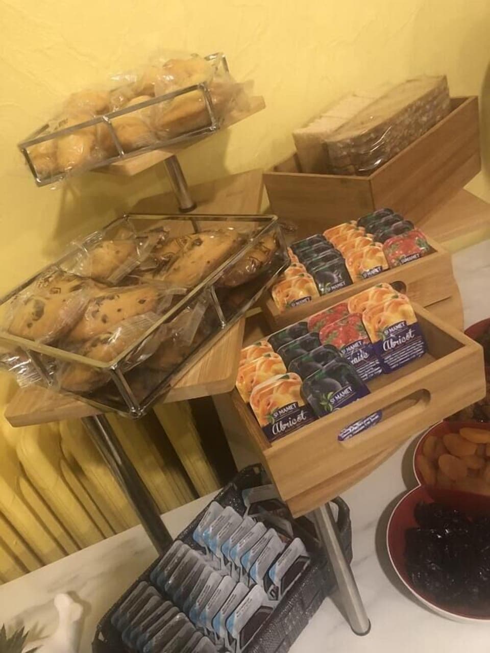 Breakfast (EUR 9 per person)