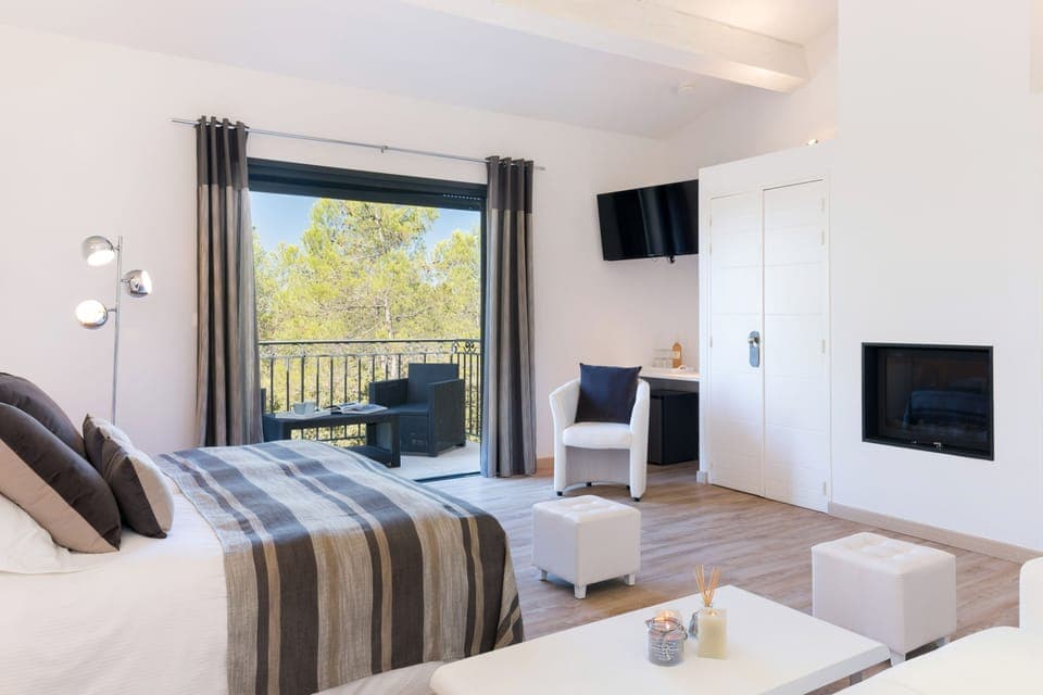 Executive Suite, 1 King Bed with Sofa bed | Minibar, in-room safe, individually decorated, individually furnished