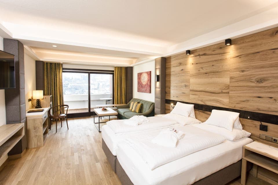 Deluxe Double Room | Premium bedding, minibar, in-room safe, desk
