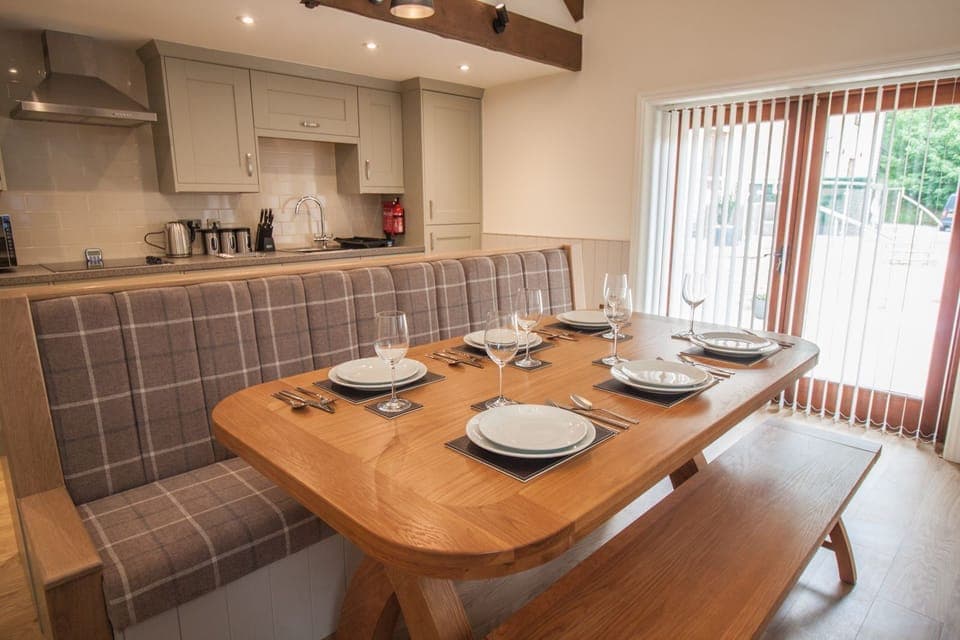 Dining table to seat 6