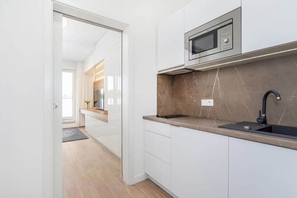 Fully equipped kitchenette. 