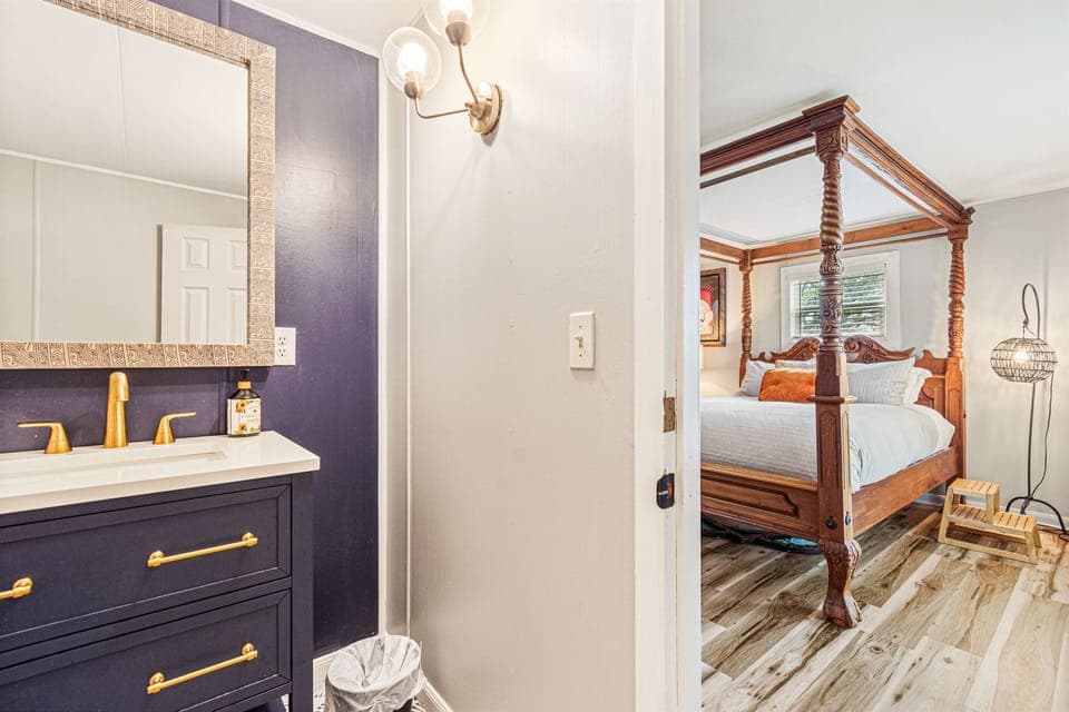 1/2 bath in bedroom 2