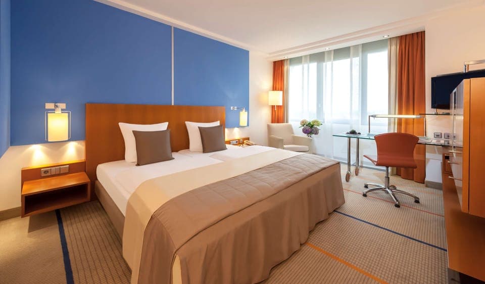 Premium bedding, in-room safe, desk, laptop workspace