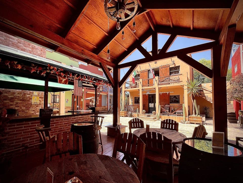 34-inch Smart TV with digital channels, TV, Netflix