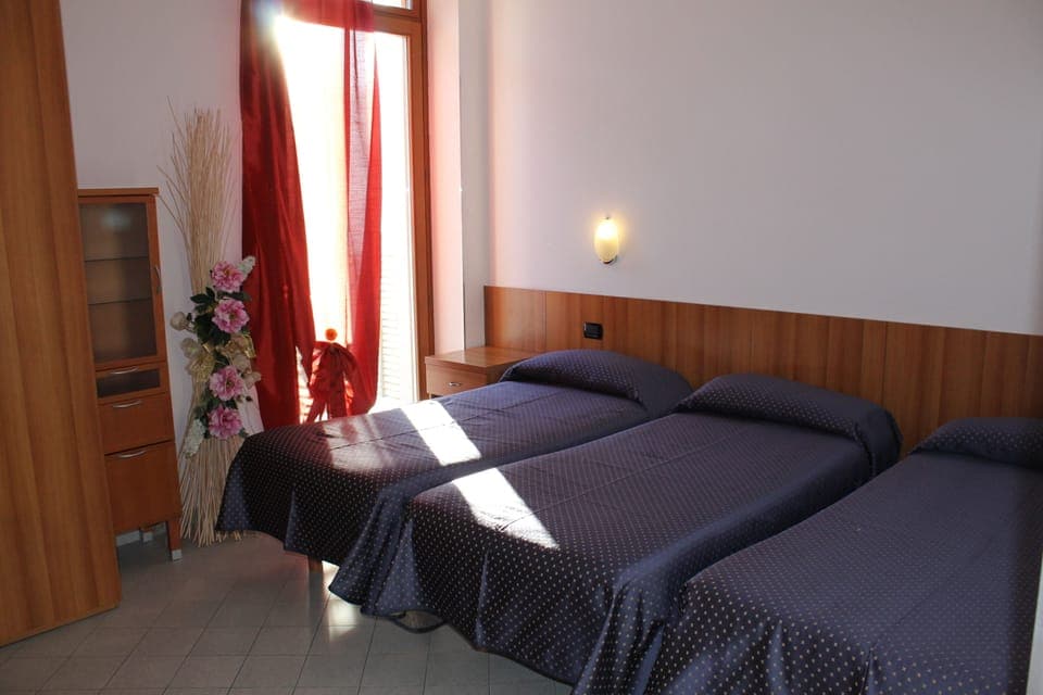 Triple Room, Balcony | In-room safe, desk, soundproofing, free WiFi