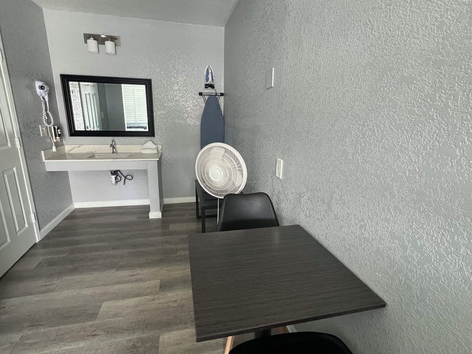 Two Queen Beds - Second Floor | Free WiFi, bed sheets