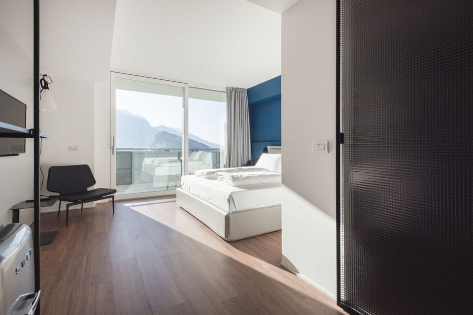 Double Room, Balcony | Minibar, in-room safe, individually decorated, desk