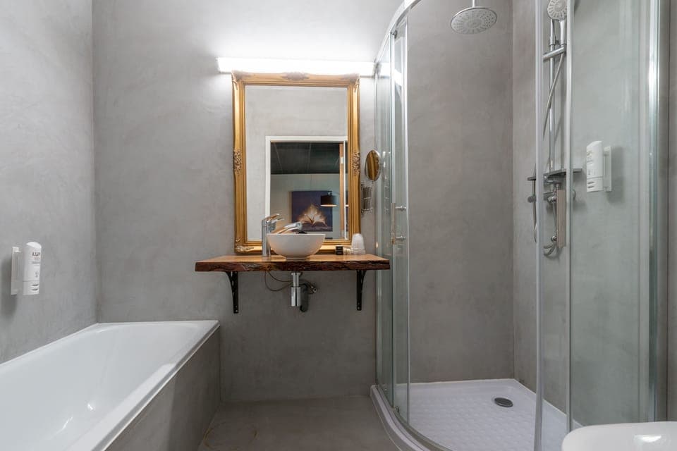 Eco-friendly toiletries, towels