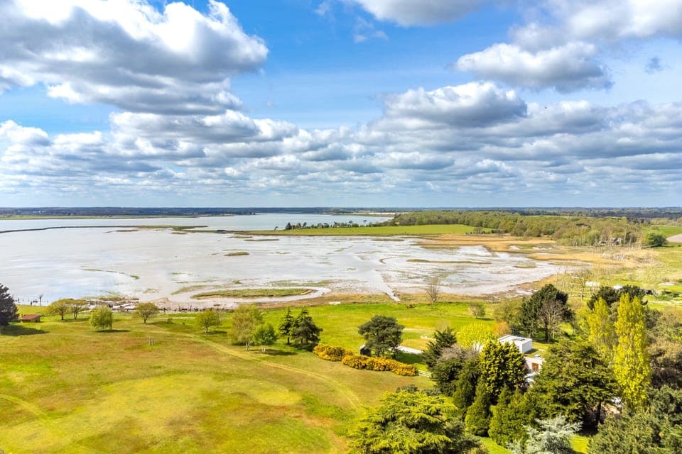 The estuarine mudflats of the river Alde offer spectacular bird watching opportunities