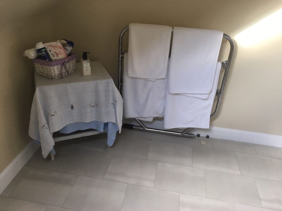 Classic Apartment, 2 Bedrooms | Bathroom | Free toiletries, hair dryer, towels, soap