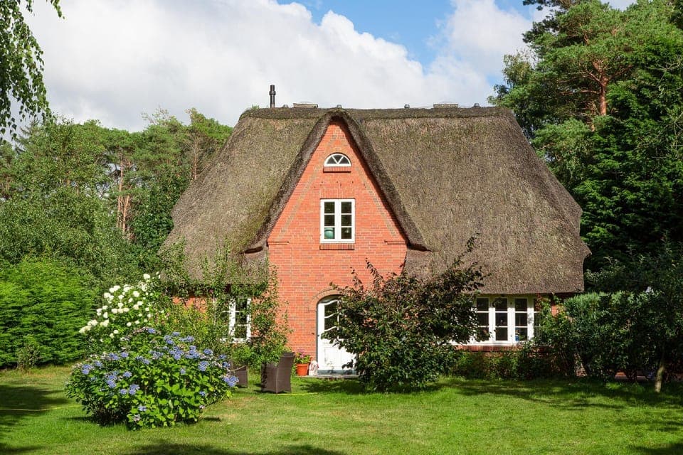 Thatched roof house Skagen in Nebel on the island Amrum