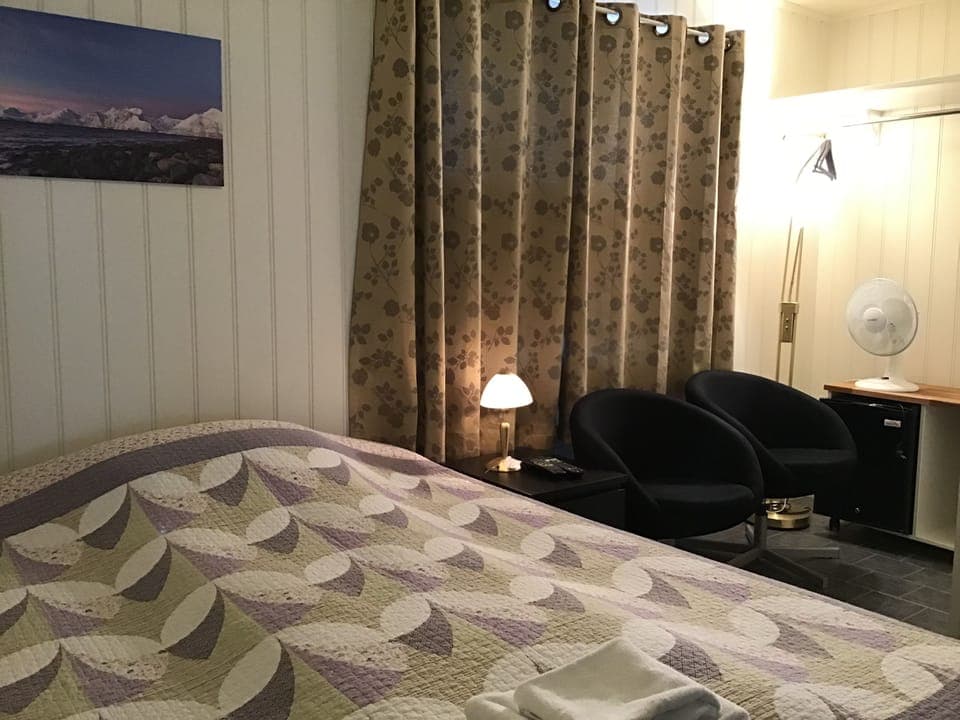 Double Room | Soundproofing, iron/ironing board, free WiFi, bed sheets