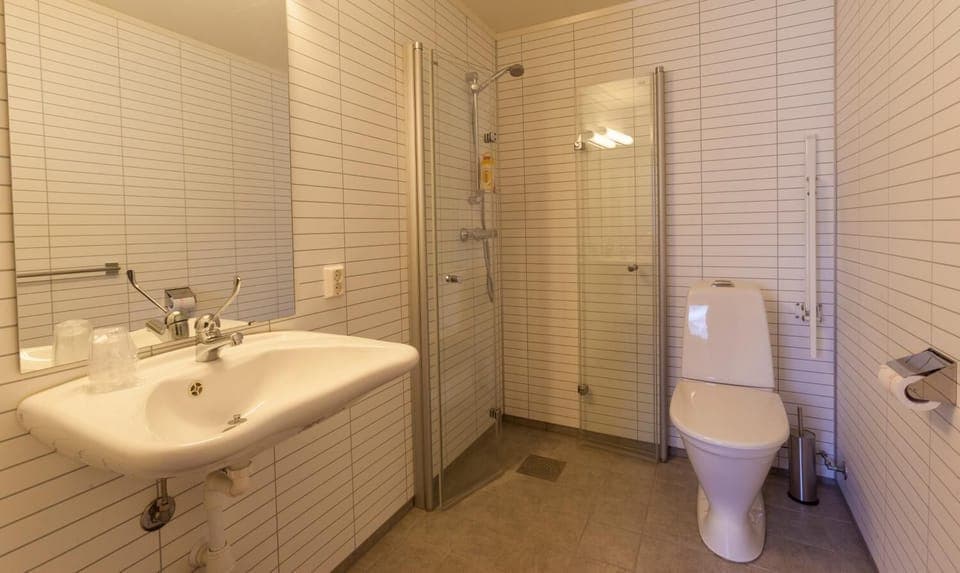 Double Room | Bathroom | Shower, free toiletries, hair dryer, slippers