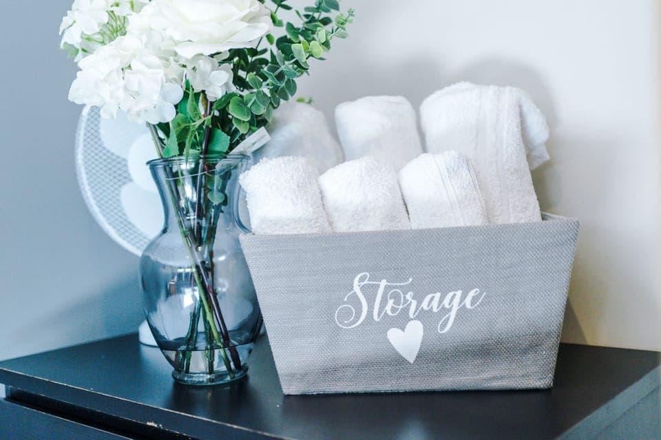 Large bath and hand towels provided for all guests.